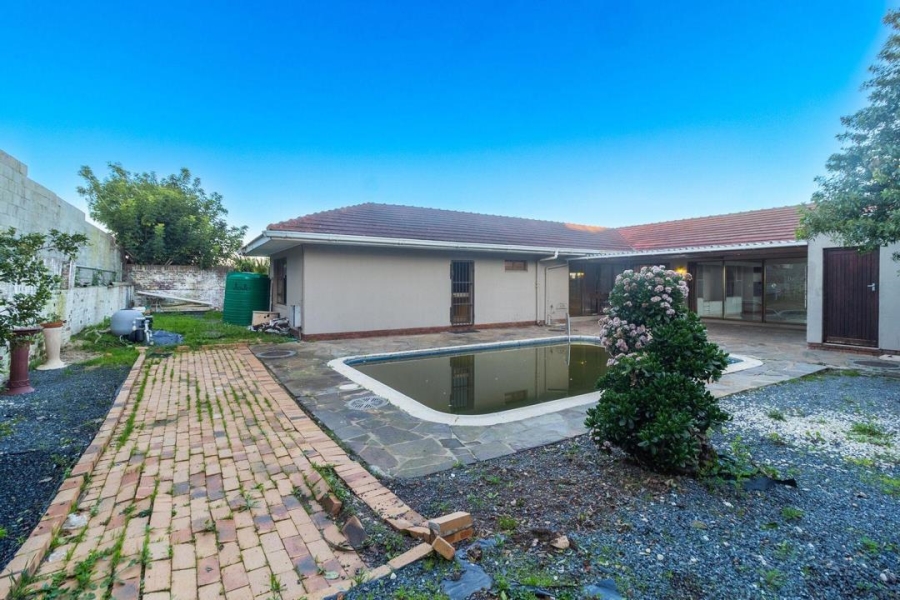 5 Bedroom Property for Sale in Hoheizen Western Cape